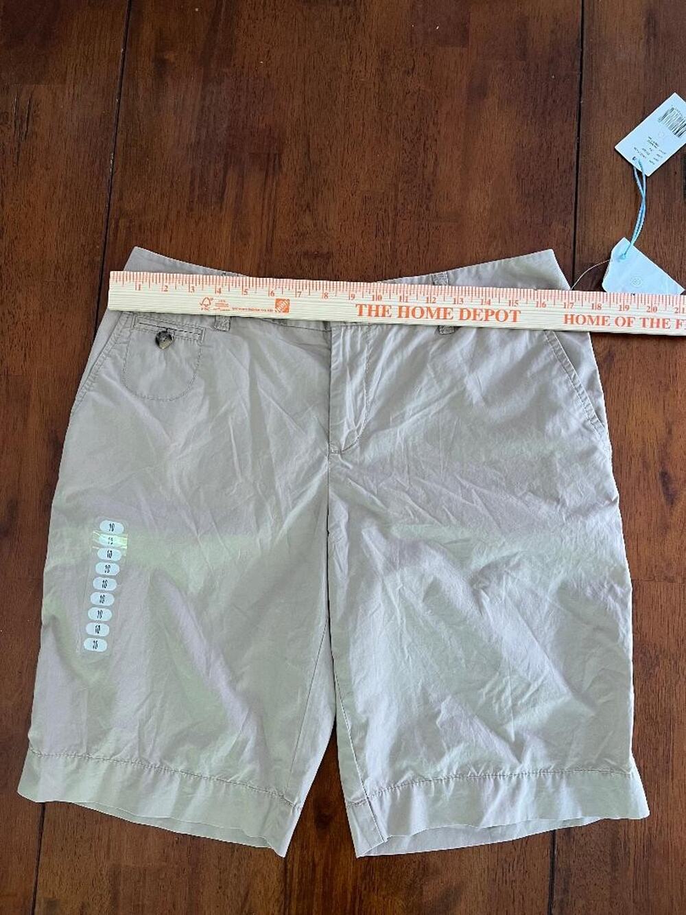NWT Womens Liz Claiborne Liz Wear Knee Short Size 10